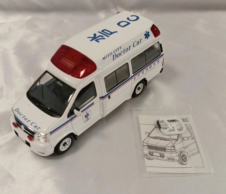 TOMYTEC Tomica Limited Vintage NEO Nissan Paramedic Doctor Car 1/43 Diecast - Image 4 of 4