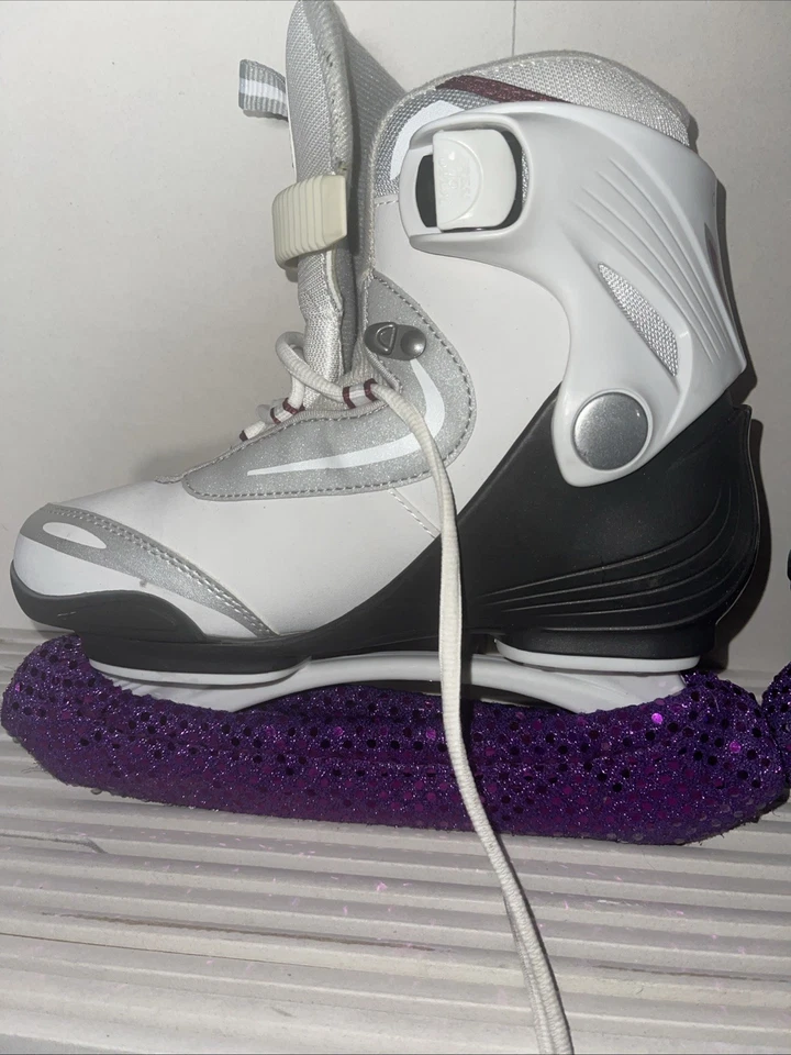 Patins de gelo Bladerunner Zephyr com tamanho 7 ótimo estado não usado com protetores de lâmina - Imagem 2 de 4