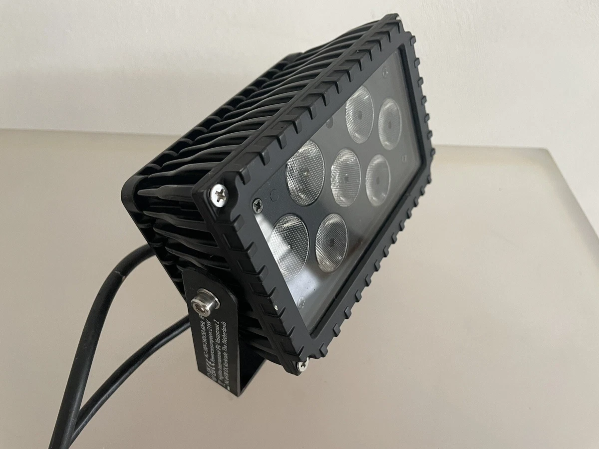 4er SET Showtec Cameleon 7RGB LED Outdoor Fluter, RGB, 7x3W mit Fernbedienung