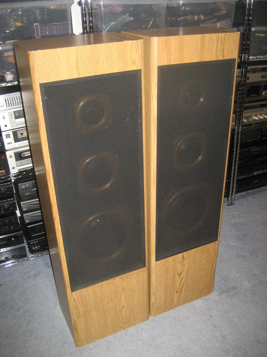 Pair of Vintage Soundesign , 2 Two Way Speaker System , Model