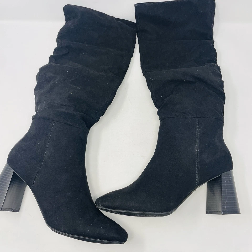 Botas de tacón holgado Sugar para mujer talla 9M de microgamuza Emerson en negro liso Foto 2 de 4