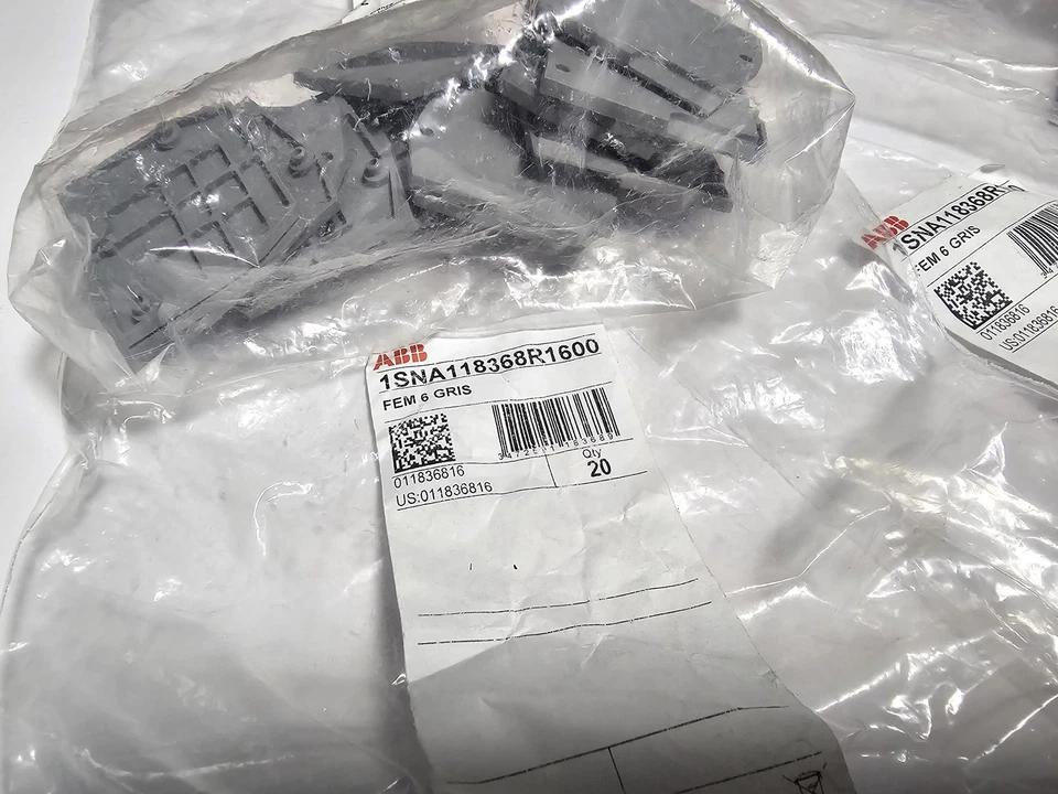 ABB / Entreelec 1SNA118368R1600 Pack/100 FEM 6 tapas de extremo de bloque de terminales Gris - Nuevo Foto 3 de 4