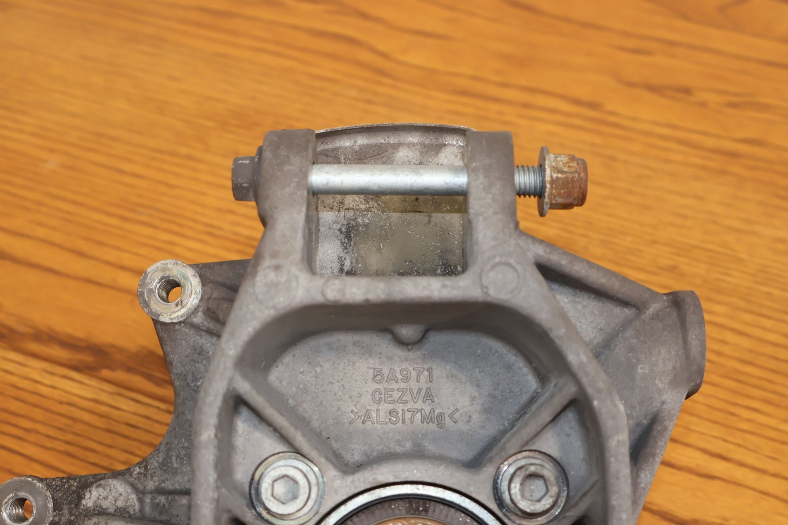 2010 Aston Martin V8 Vantage Rear Left LH Spindle Knuckle W/ Hub (33K Miles)