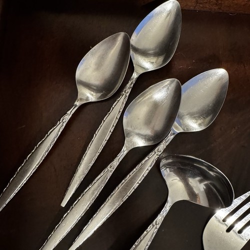 69 Piece Vintage ONEIDA COMMUNITY VENETIA STAINLESS FLATWARE SET - Picture 19 of 20