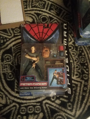 Spider-Man PETER PARKER with Water Web Shooting Action Toy Biz 2002