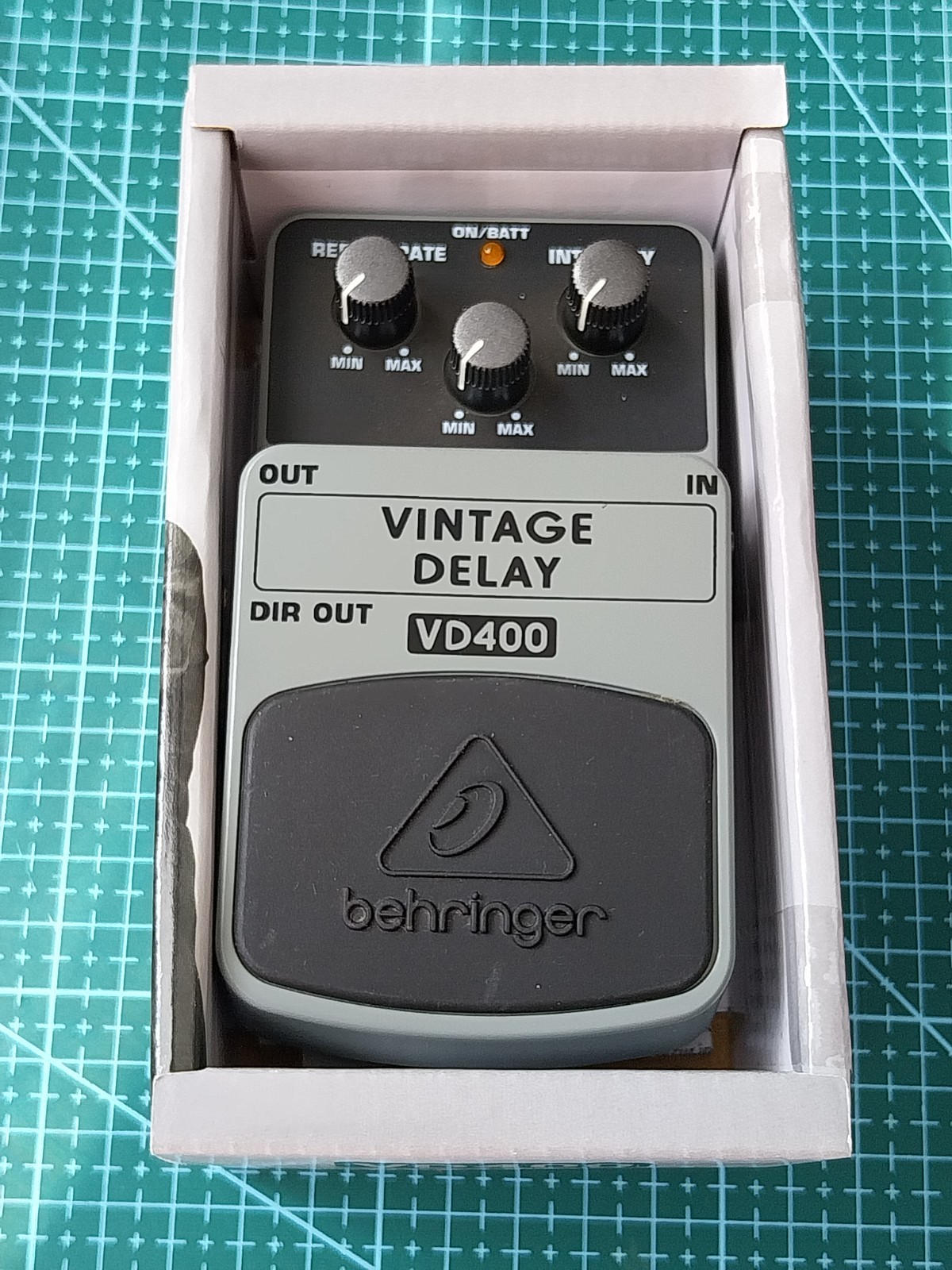 Behringer VD400 Vintage Analog Delay Effects Pedal