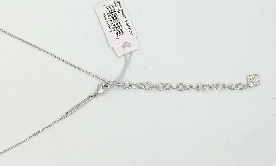 Collar colgante corto Henry enchapado en rodio ajustable Kendra Scott con circonita cúbica blanca Foto 4 de 4