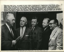 1964 Press Photo Ford Frick & League representatives confer over World Series