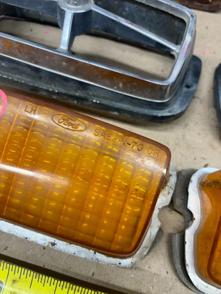 1971-1975 MERCURY COMET GT FRONT TURN SIGNAL LIGHTS ASSEMBLY LOT HOUSING TRIM 71 - Image 4 of 4