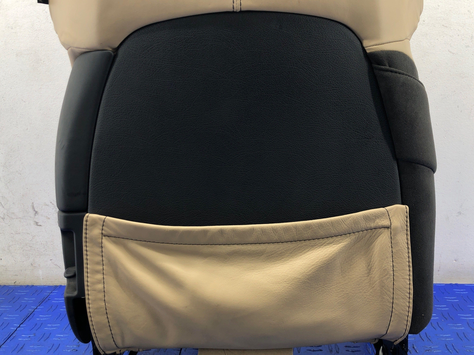 2006-2018 ASTON MARTIN VANTAGE V8 FRONT LEFT UPPER SEAT CUSHION BEIGE W/BAG OEM