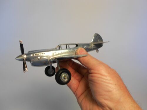 Hubley Curtis P-40 Warhawk, modified - Picture 5 of 5