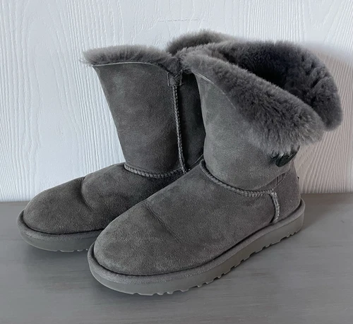 Stivali UGG donna 7 bottoni Bailey grigio scamosciati fodera montone pull on metà polpaccio
