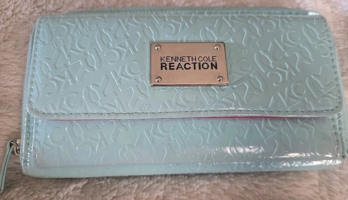 Kenneth Cole Reaction Urban Organizer Wallet Baby Blue - Picture 1 of 4