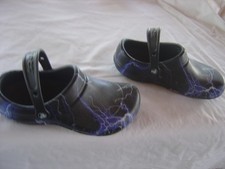 NWOT Crocs Unisex Clogs Mens Sz 7 Women  s Sz 9 Black/BLUE