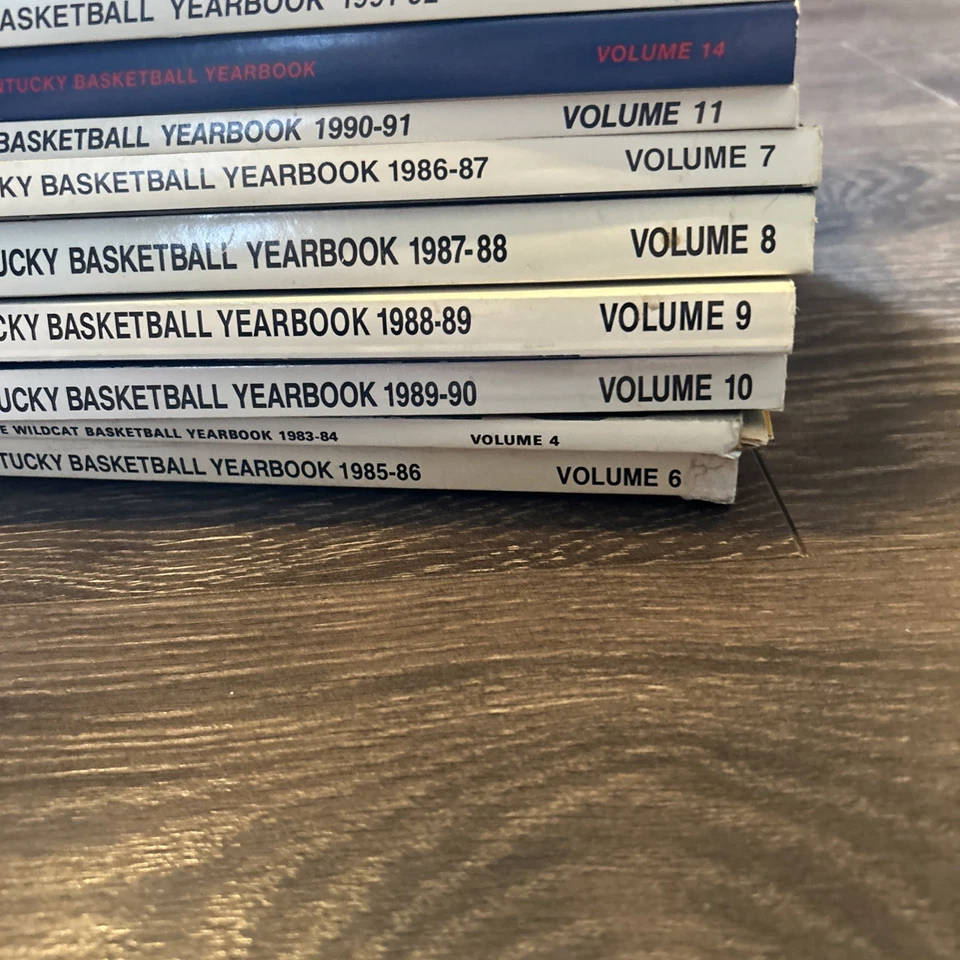 HUGE Lot Of 10 Kentucky Wildcats UK Magazines Yearbook Volumes 4 & 7-14 NCAA - Image 3 of 4