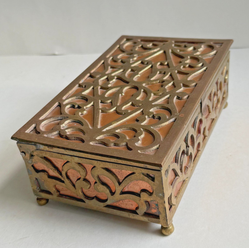 VTG Brass & Copper Cedar Ornate Trinket/Jewelry/footed Treasure Box/Desk storage