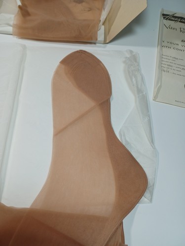 2 Pairs Van Raalte Doubles Nylon Stockings Size 9.5 Reinforced Heel/Toe New - Picture 3 of 7