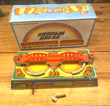VINTAGE TIN LITHO RUSSIAN WIND UP TRAIN WORKS WITH KEY BOX L1