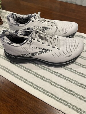 NEW Brooks Ghost 15  White/ebony/oyster