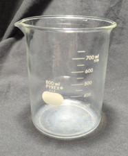 Vintage 800 ml Pyrex Beaker No. 1000
