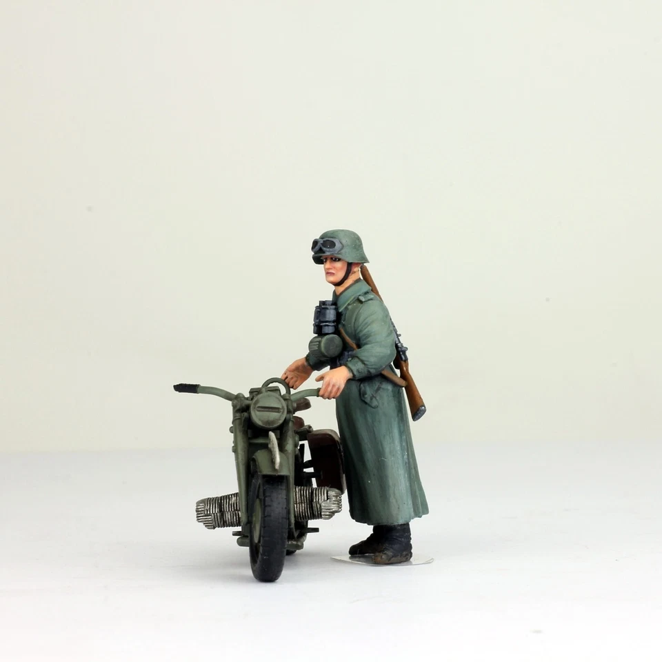 ProBuilt 1:35 Model German Zundapp KS750 Motorcycle and crew, WW2 - Image 4 of 4