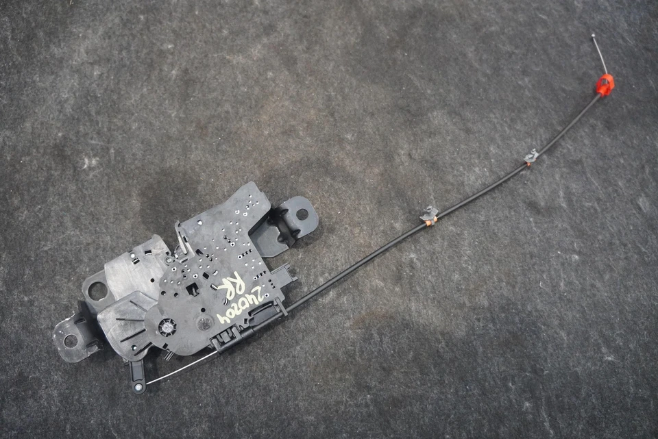 Motor actuador bloqueo cierre tapa maletero trasero 51247383283 BMW M240i 230i G42 2022-23 Foto 3 de 4