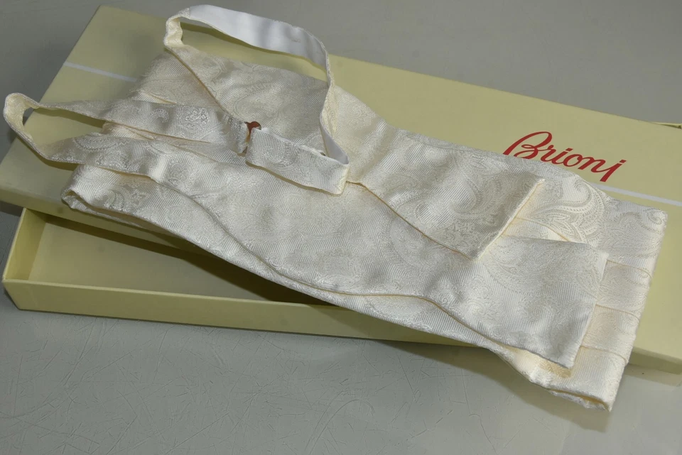 NUEVO en CAJA DE REGALO Brioni JUEGO DE 2 PIEZAS Cummerbund Lazo Paisley Jacquard Crema Marfil Foto 2 de 4