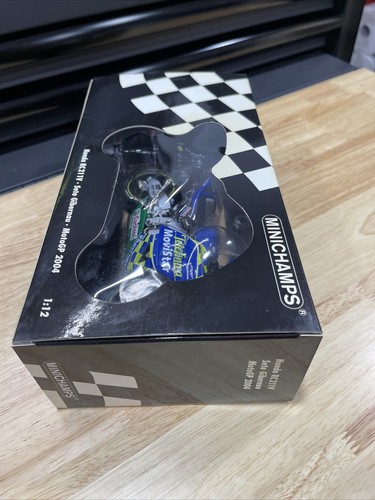 Minichamps 1/12 Scale 122 041015 - Honda RC211V S. Gibernau MotoGP 2004 - Picture 18 of 18