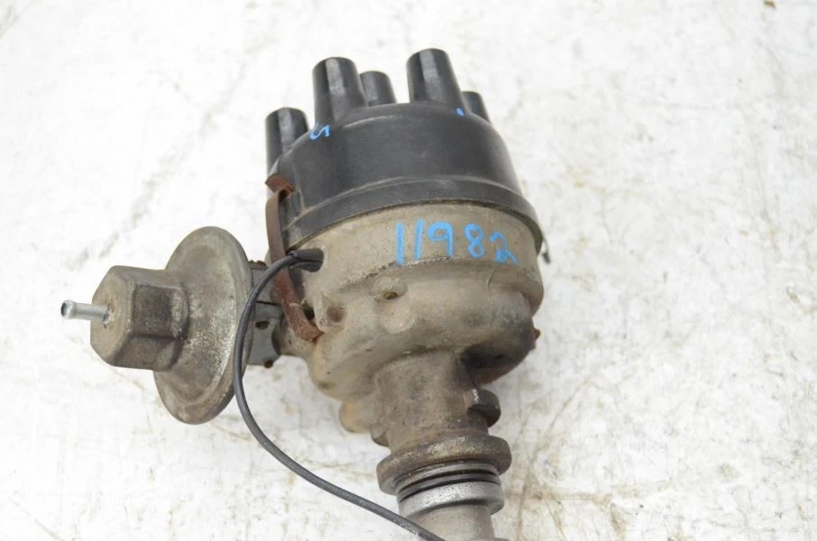 1973 Ford Maverick 6-200 автоматический распределитель в сборе - Изображение 3 из 4