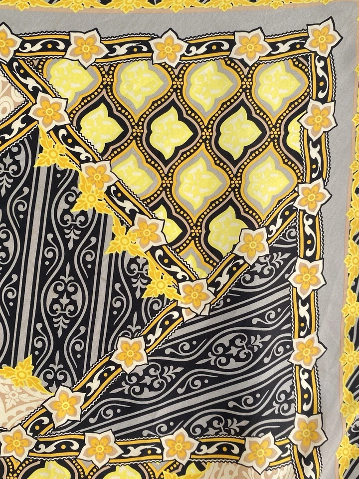 CODELLO Bufanda Mujer Seda Negra Estampado Artístico 20"/20" Buen Estado Foto 3 de 4