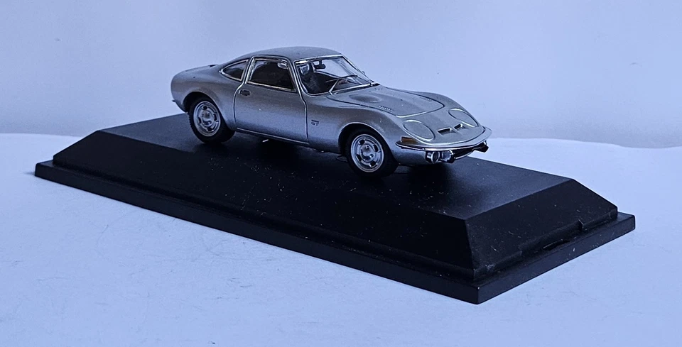 OPEL GT GRIS ARGENTE - SCHUCO MODELS 02311 - ETAT NEUF EN BOITE 1:43 - Photo 4/4