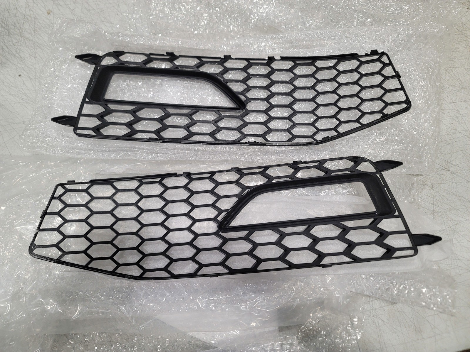 Front Honeycomb RS4 Style Fog Light Grill Cover For 2013-2016 Audi A4 B8.5 USED