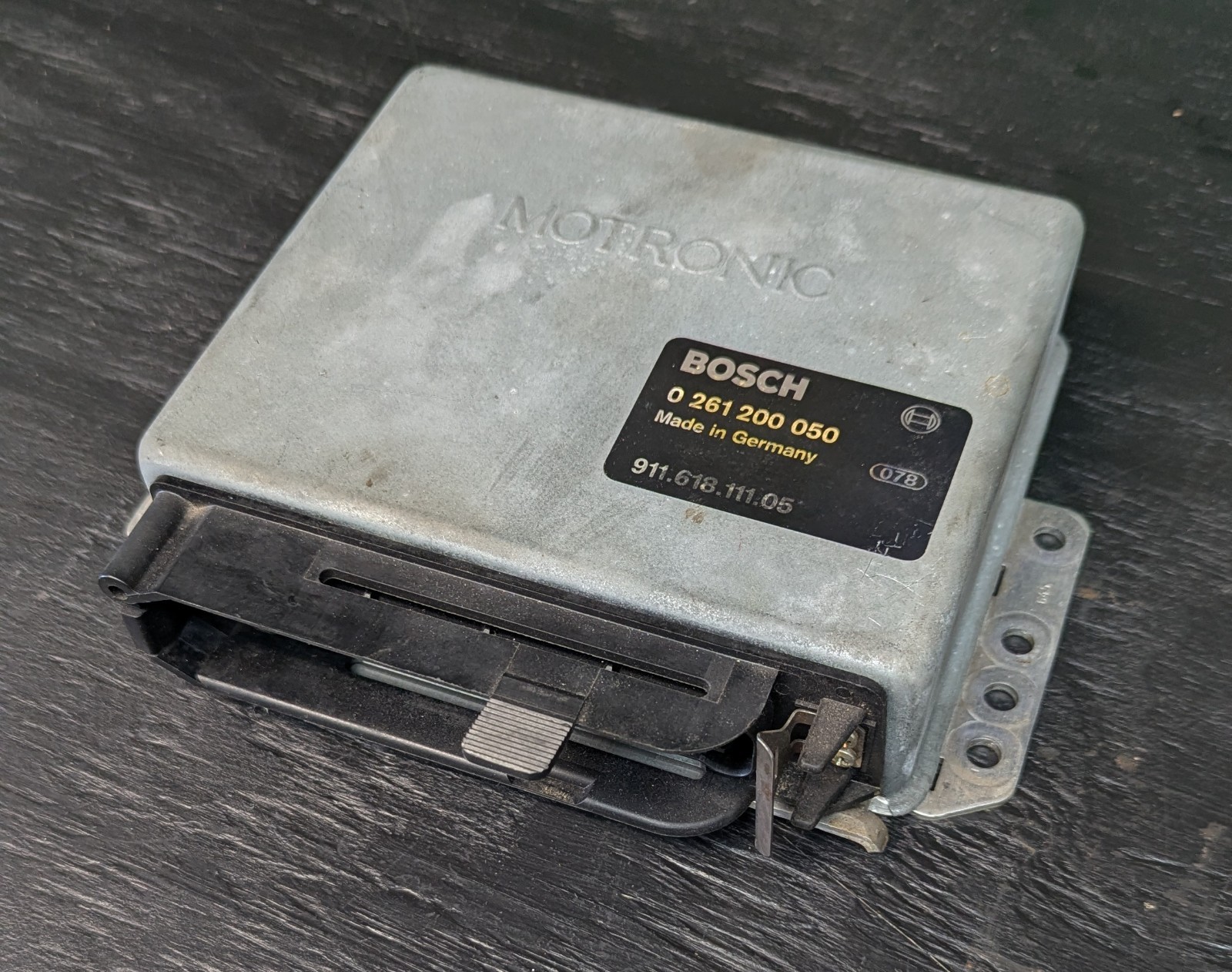 Porsche 911 84-89 3.2 ECU DME Bosch MOTRONIC Module 91161811105 0261200050