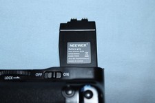 Neewer BG-E8D Replacement Battery Grip for Canon EOS 550D 600D 650D 700D/ Rebel