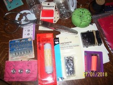 LOT OF ASSORTED SEWING SUPPLIES / CRAFTS, SPOOLS, THREAD, PINS, NEEDLES, BUTTONS