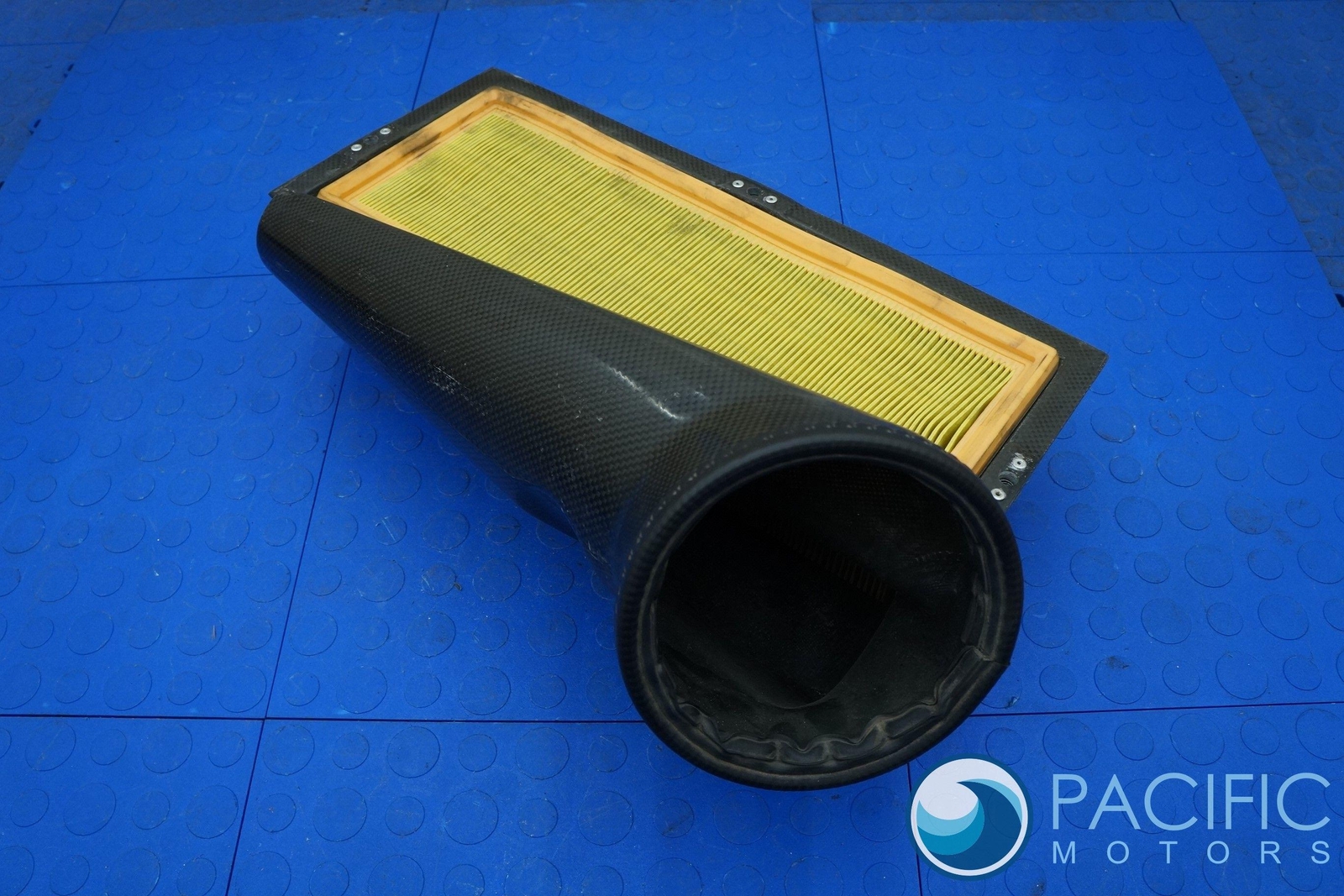 Right Lower Air Intake Cleaner Carbon Fiber 07M133838 Lamborghini Murcielago