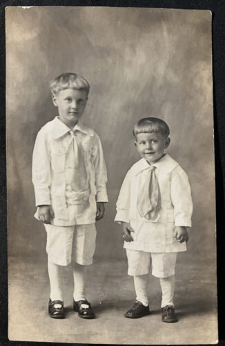 MERLE & CLAIRE Bowl Cuts and SAILOR SUITS Early 1900s Vintage RPPC Photo - Afbeelding 1 van 5