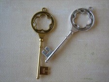 2PCS Antique Silver  Gold Color Key Charms, Skeleton Key Pendants 77mm Keys