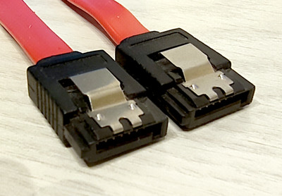 Serial ATA Datenkabel | 50cm | Rot | SATA III | Verriegelungsclip [SATA Kabel]