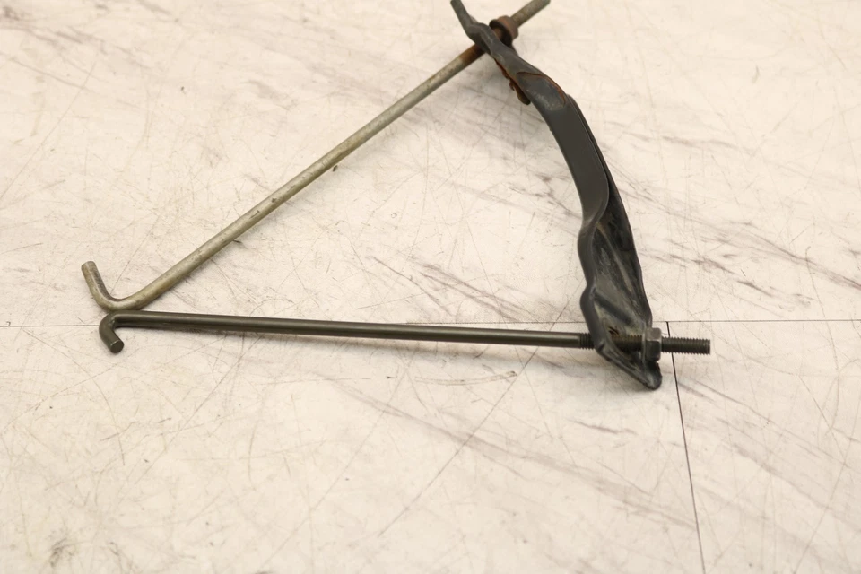 03-04 INFINITI M45 SOPORTE DE AMARRE DE BATERÍA SOPORTE TAPÓN MONTAJE COMPLETO OEM Foto 2 de 4