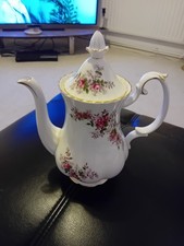 Royal Albert Bone China 'Lavender Rose' Coffee Pot With Lid in VGC