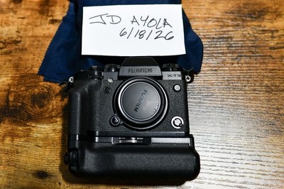Fujifilm X-T3 Camera Body with VG-XT3 Vertical Battery Grip