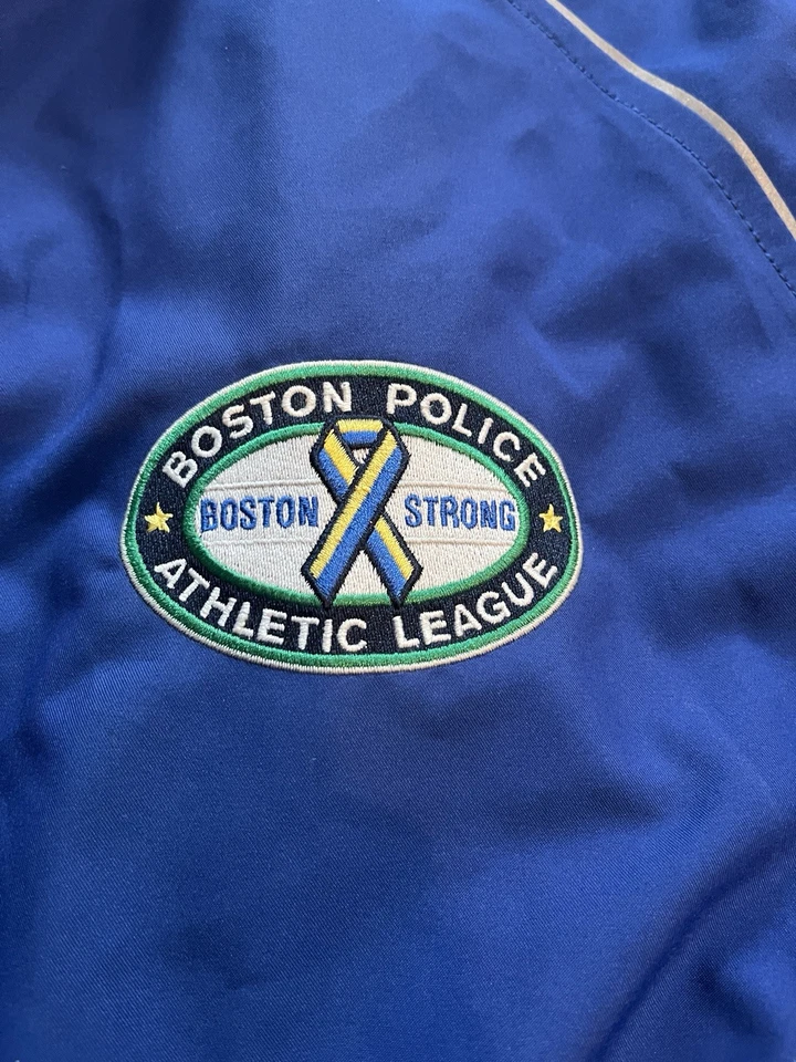 Chaqueta cortavientos Boston Strong Police Athletic League para hombre M, Cutter Buck azul Foto 3 de 4