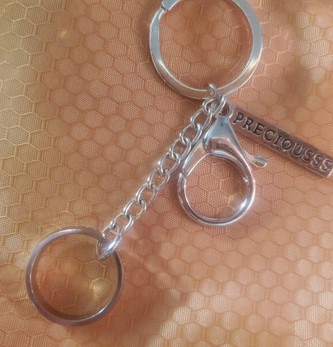 The One Ring Lord Of The Ring PRECIOUSSS ring keyring  goldtone. E 296