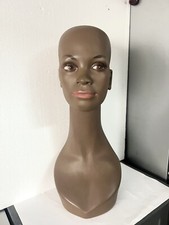 Busto africano vintage da esposizione parrucche e gioielli 