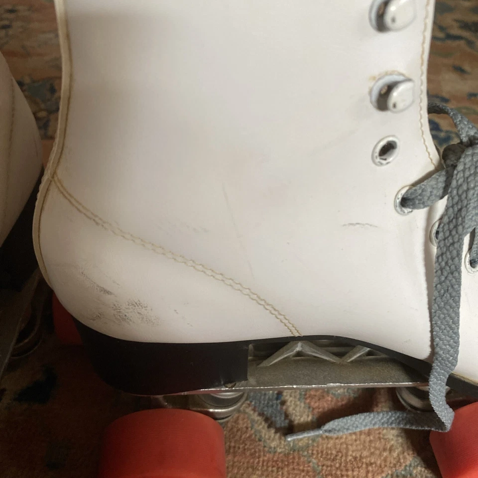 Labeda Patines Mujer’s Talla 7 Blanco Rojo Ruedas Foto 2 de 4