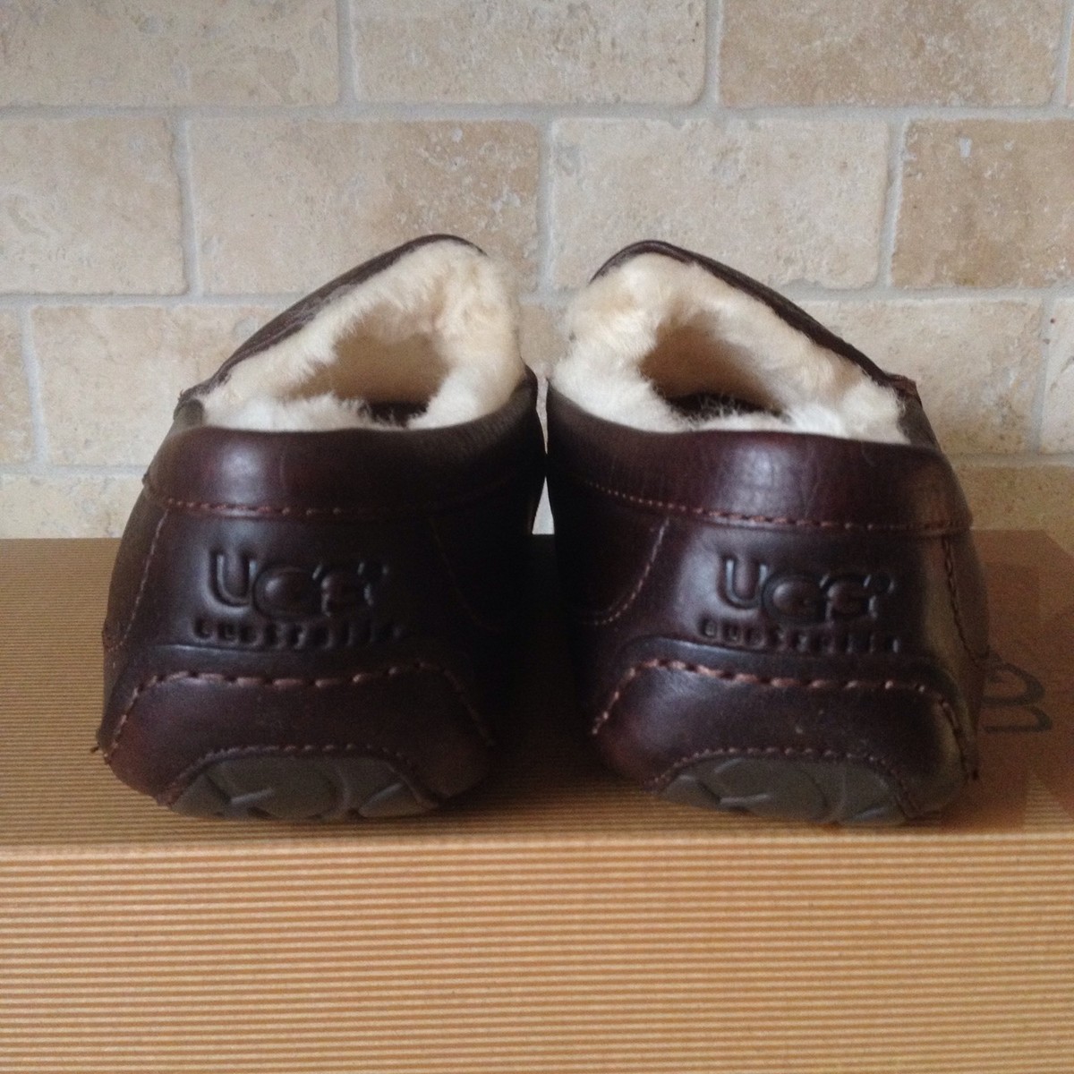 UGG Ascot Leather / Sheepskin Slipper in China Tea US Mens Size 9 UGG Men main image 4