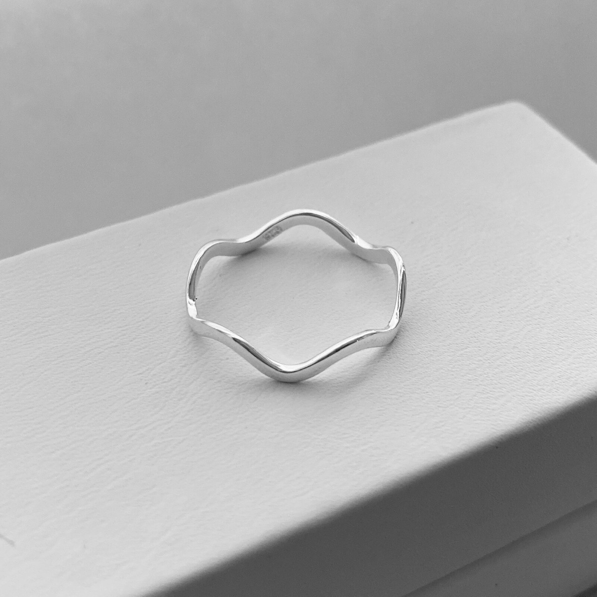 アクセサリー Vintage Silver Narrow Wave Ring 925 Amazon.com: Sterling Silver Wave Ring Size 6: Clothing