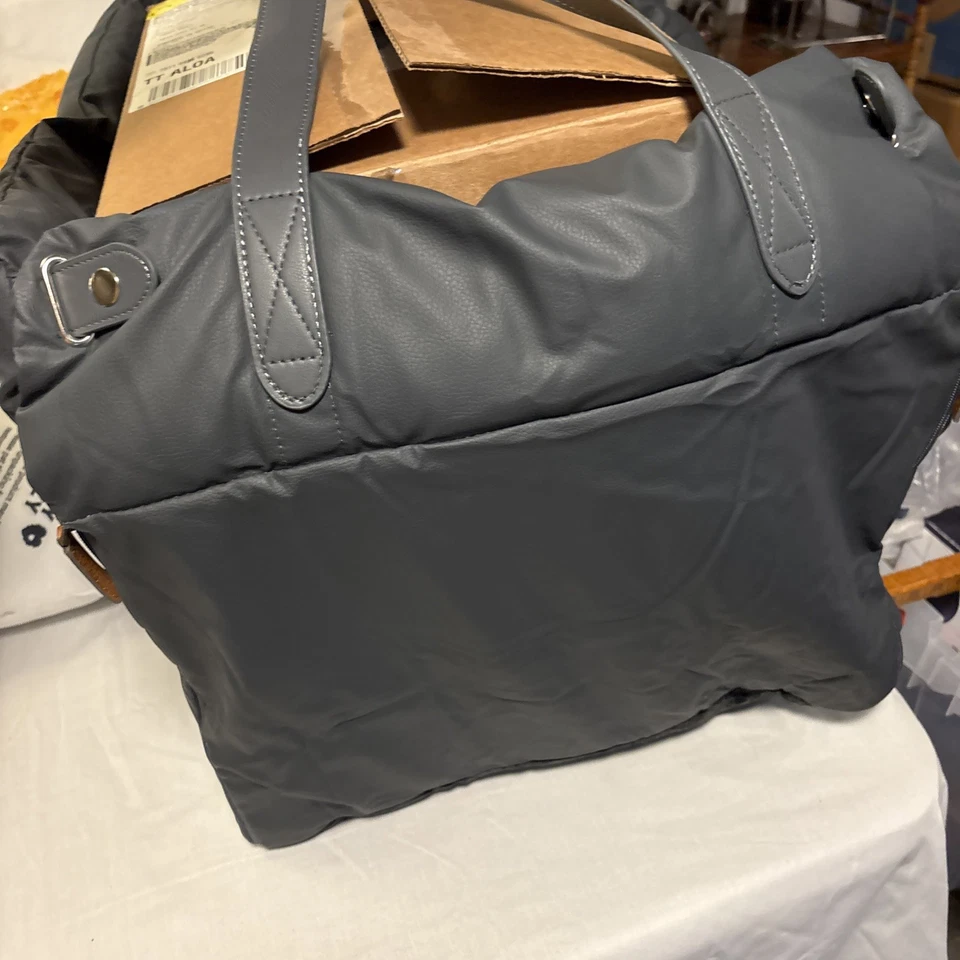 Funny Fuzzy Pet Bed for Car Seat BRAND NEW For Med Dog. Comes with Pillow& Pouch - Image 2 of 4