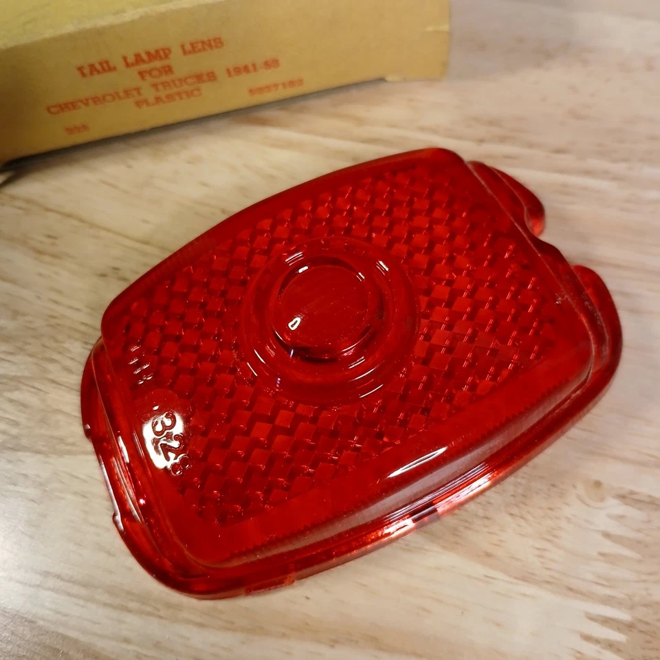 Lente de luz trasera para camioneta Chevrolet 1941-1953 GB 328 5937162 NOS Foto 3 de 4